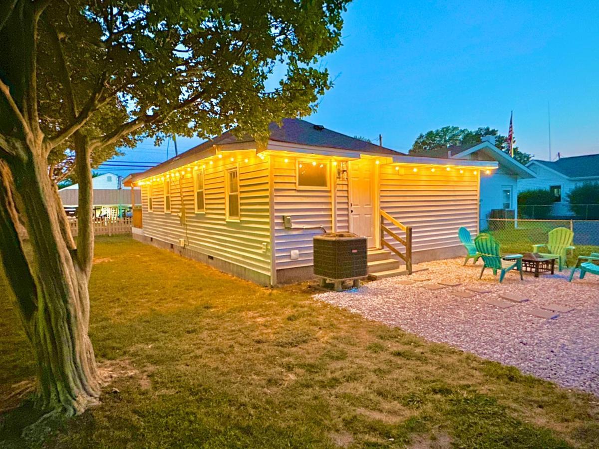 Cottage In Heart Of Colonial Beach, 7 Mins Walk To The Beach Bagian luar foto